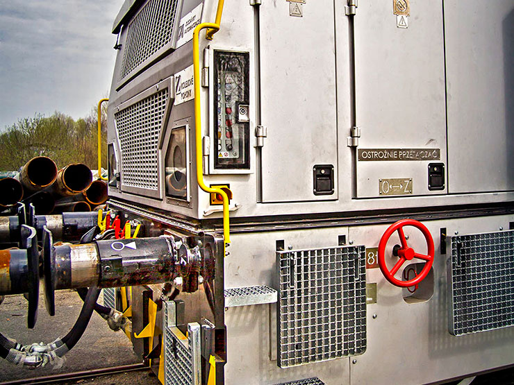 Wóz energetyczny EM211 do zasilania i sterowania kadziowozami
